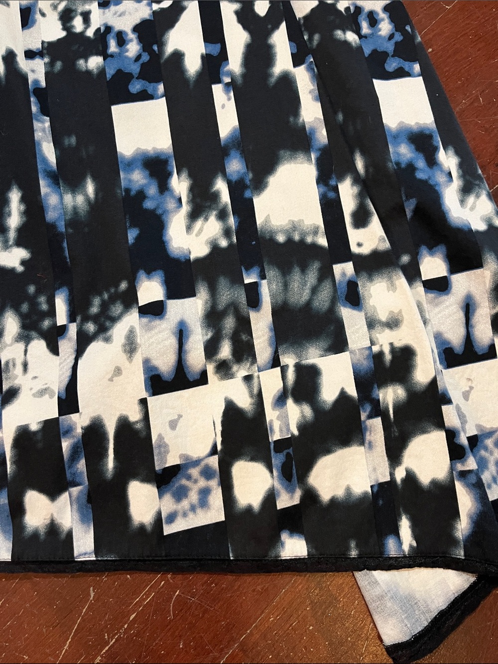 🌻3/$15🌻 Asymmetrical Pleated Skirt in Black, White & Blue - Picture 6 of 10